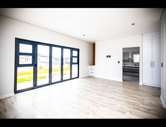 4 BEDROOM FREEHOLD FOR SALE IN SANDOWN
